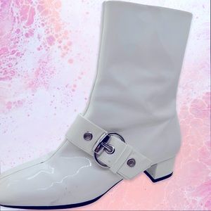 Vintage Franco Sarto Buckle white patent leather ankle go go boots sz 8.